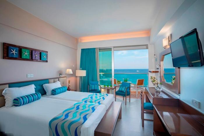 cavo maris beach hotel