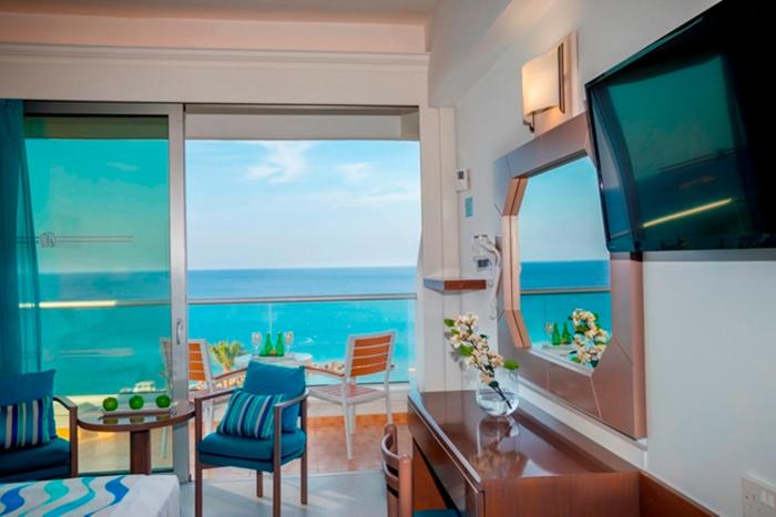 cavo maris beach hotel