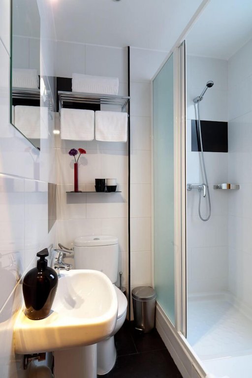 thc tirso molina hostel