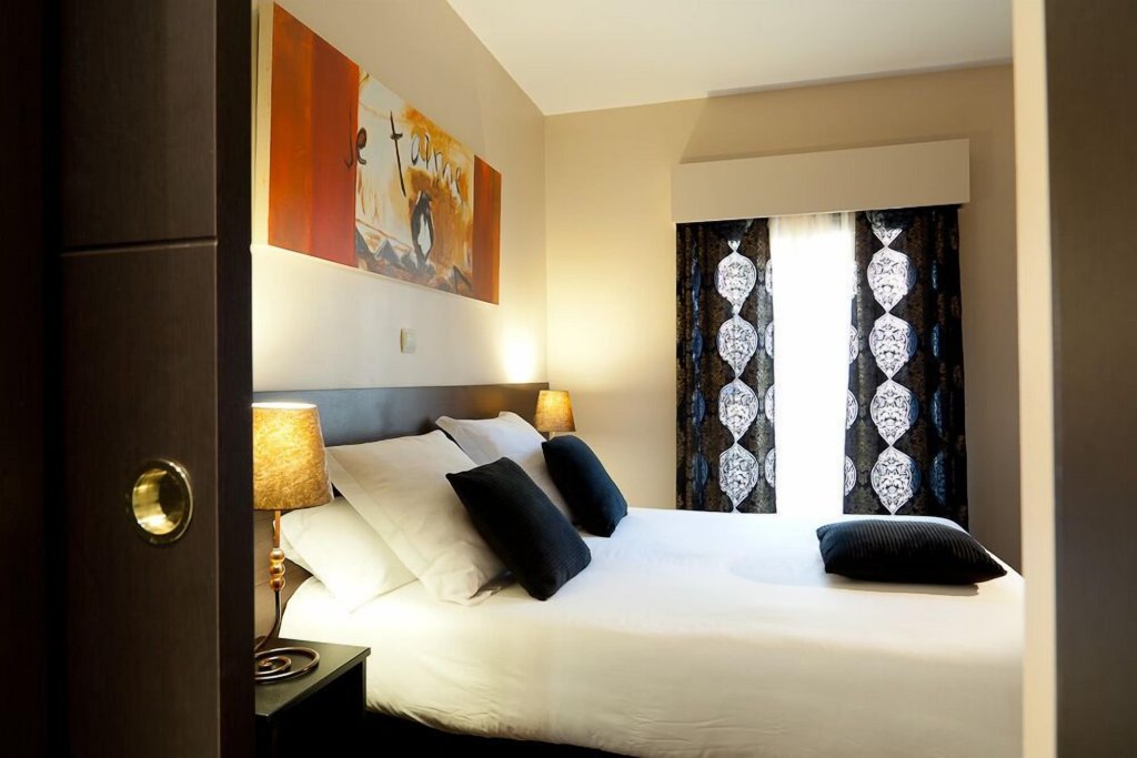 thc tirso molina hostel