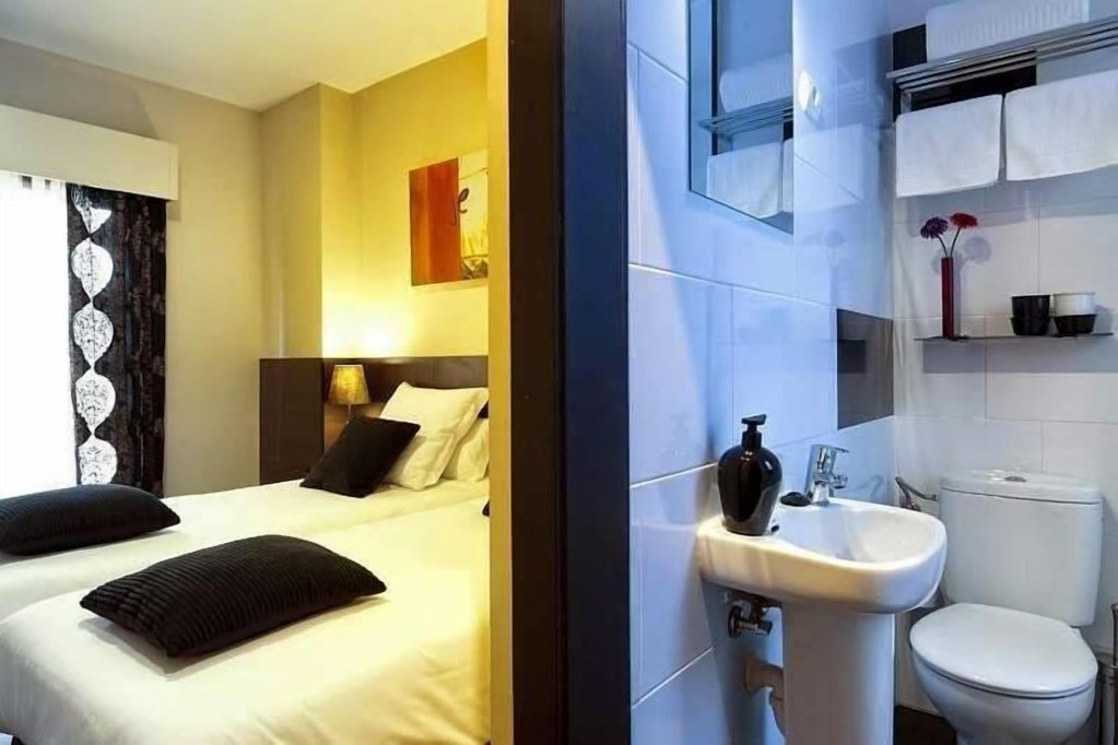 thc tirso molina hostel