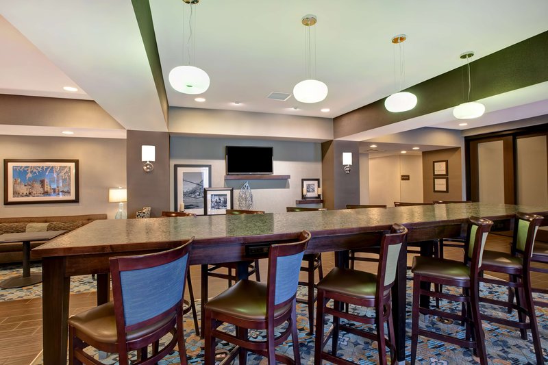 hampton inn dekalb il