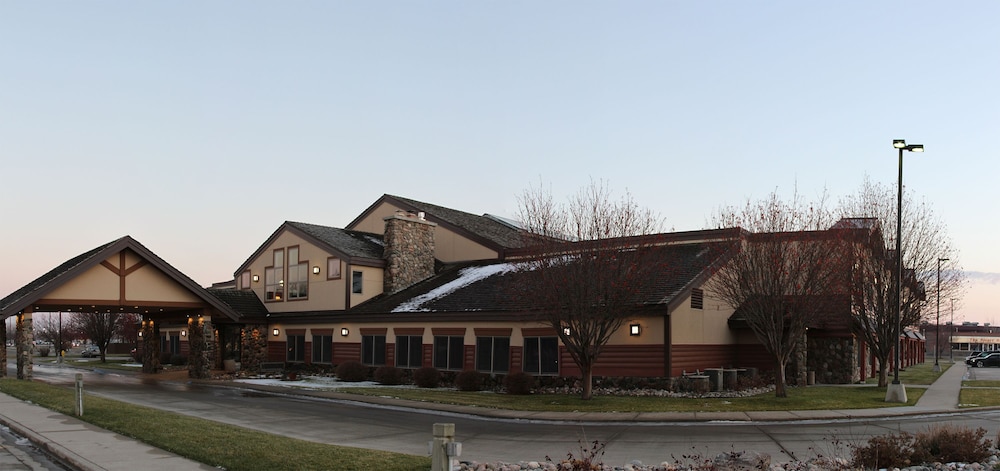 cmon inn hotel and suites