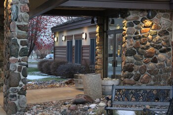 cmon inn hotel and suites