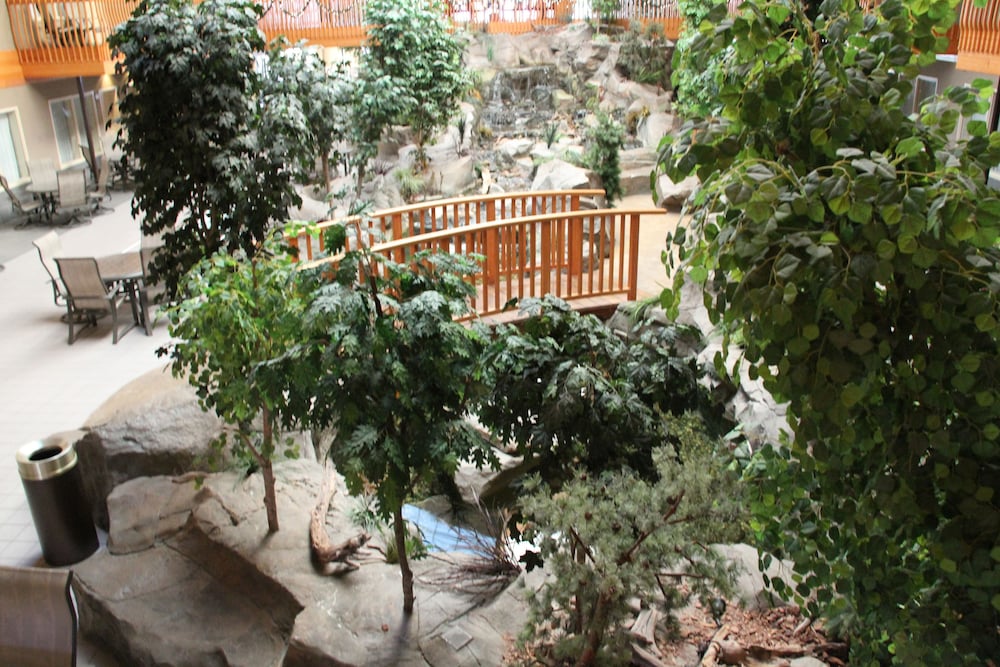 cmon inn hotel and suites