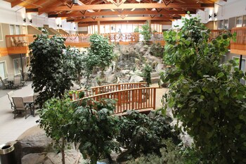 cmon inn hotel and suites