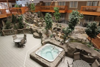 cmon inn hotel and suites