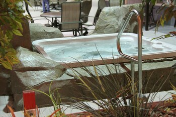 cmon inn hotel and suites