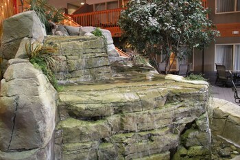 cmon inn hotel and suites