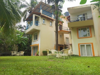 jungle hut annabelles beach apartments at bernard simao calangute