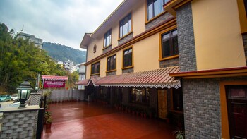 hotel samlhen by apsara group of hotels