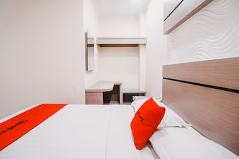 reddoorz plus near makassar town square