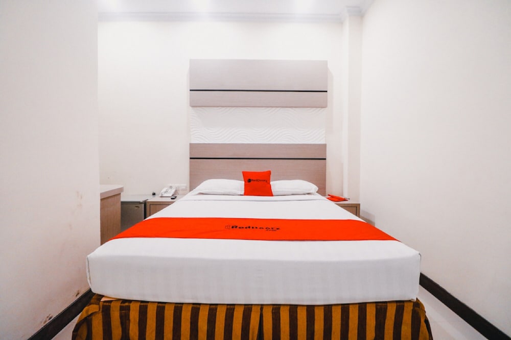 reddoorz plus near makassar town square