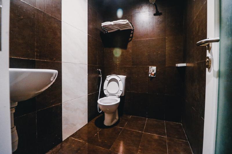 reddoorz plus near makassar town square