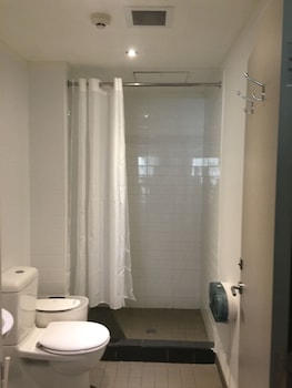 nomads sydney hostel