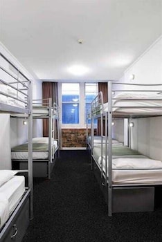 nomads sydney hostel