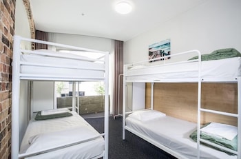 nomads sydney hostel