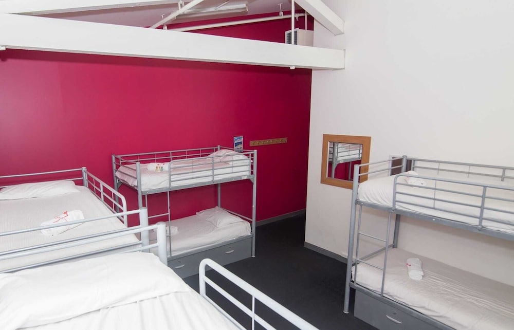 nomads sydney hostel