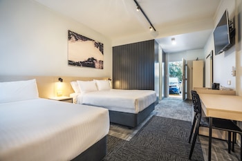 nightcap at keysborough hotel