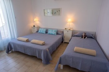 cyclades studios paros