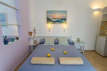 cyclades studios paros
