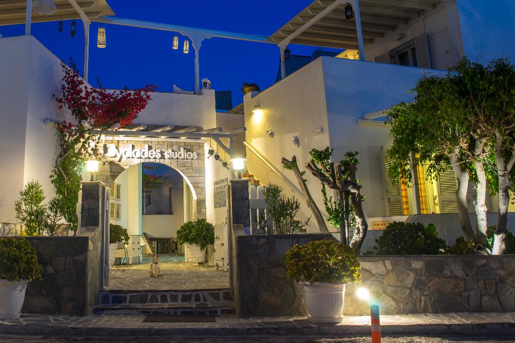 cyclades studios paros