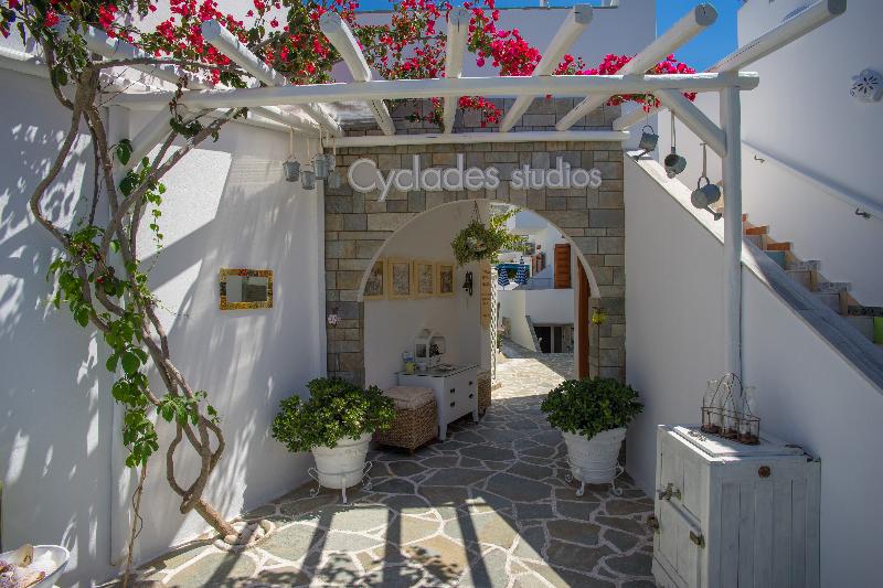 cyclades studios paros