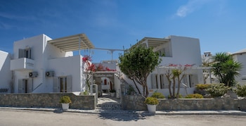 cyclades studios paros