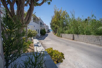 cyclades studios paros
