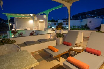 cyclades studios paros