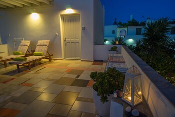 cyclades studios paros