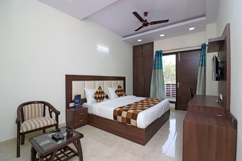 sks premier golf course road