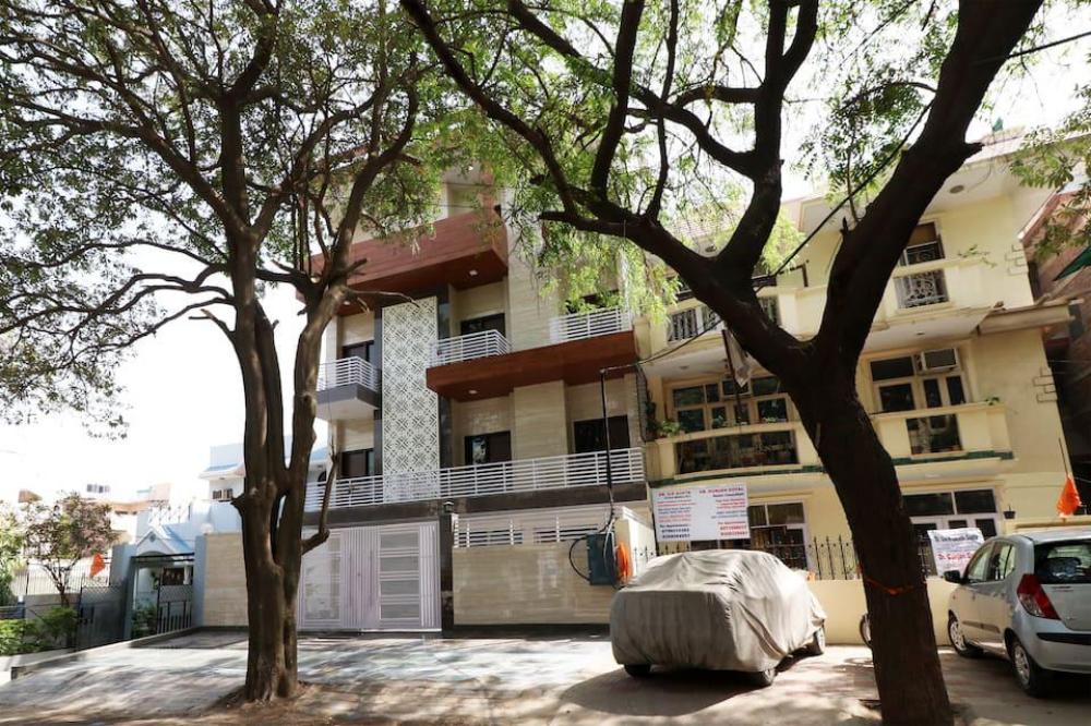 sks premier golf course road