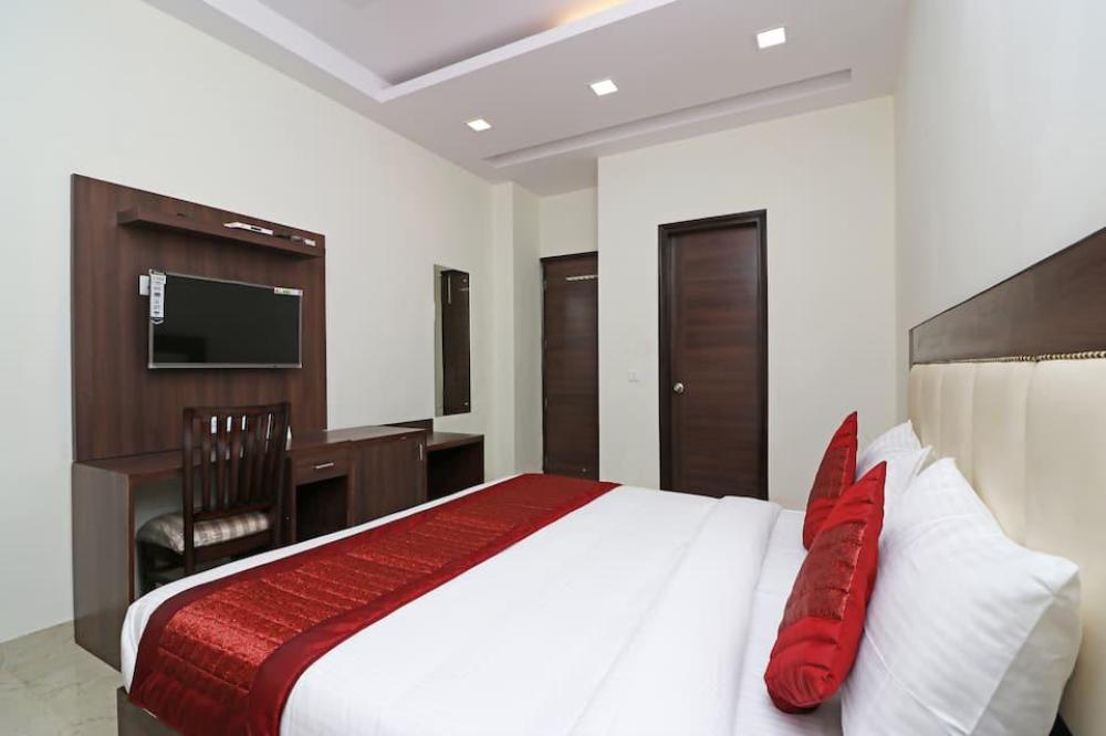 sks premier golf course road