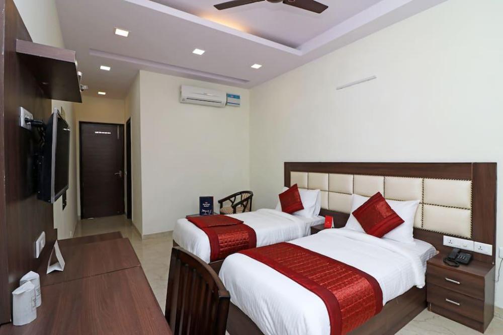 sks premier golf course road