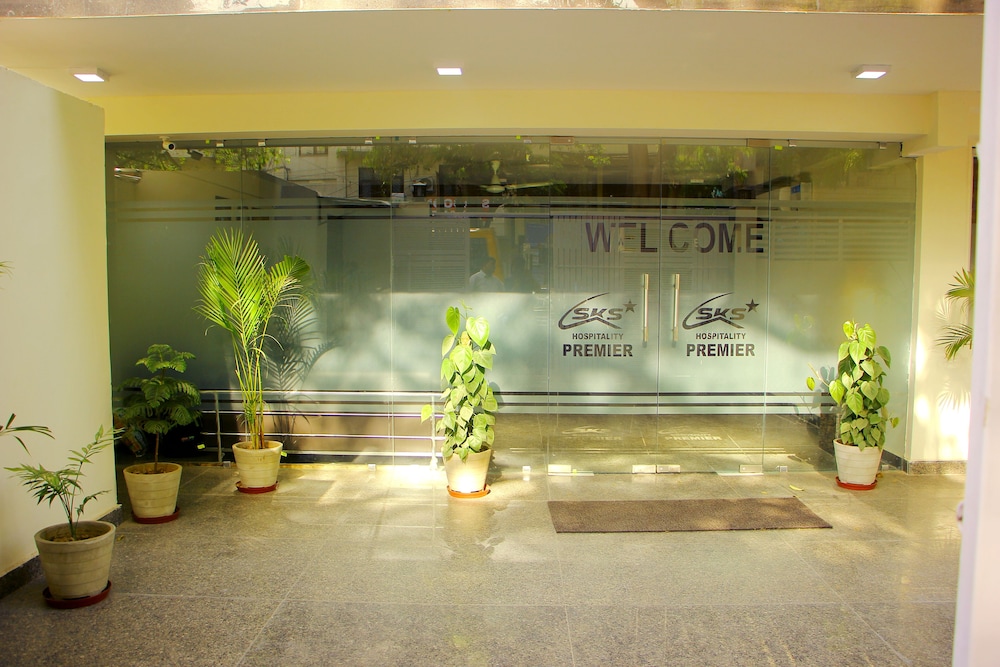 sks premier golf course road