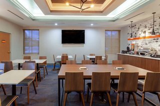 la quinta inn and suites by wyndham st petersburg northeast