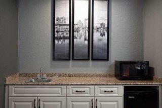 la quinta inn and suites by wyndham st petersburg northeast