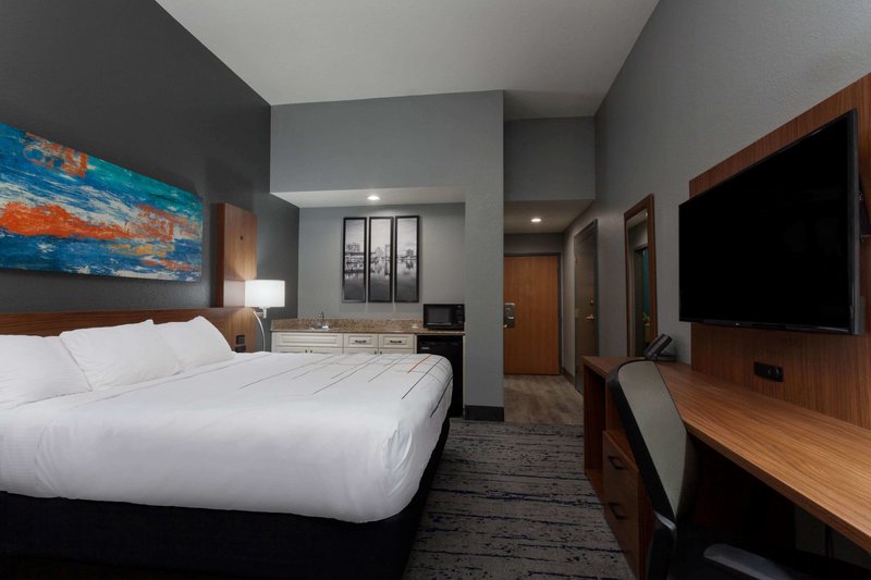 la quinta inn and suites by wyndham st petersburg northeast