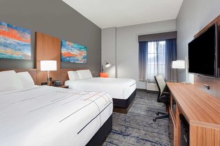 la quinta inn and suites by wyndham st petersburg northeast