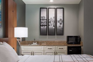 la quinta inn and suites by wyndham st petersburg northeast