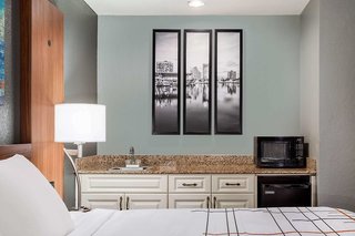 la quinta inn and suites by wyndham st petersburg northeast