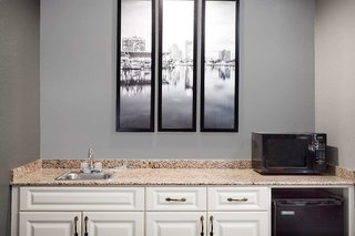 la quinta inn and suites by wyndham st petersburg northeast