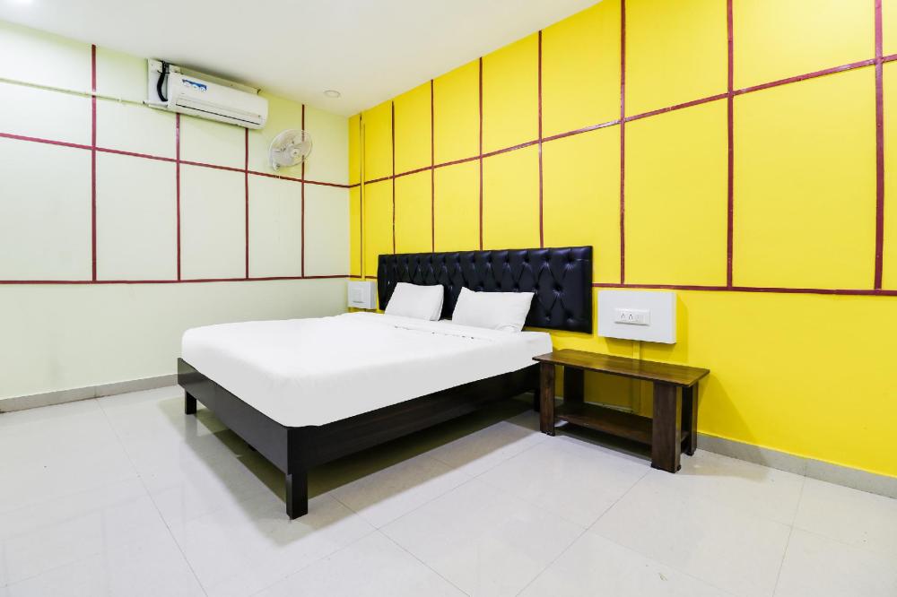 oyo hkh homes near royal meenakshi mall