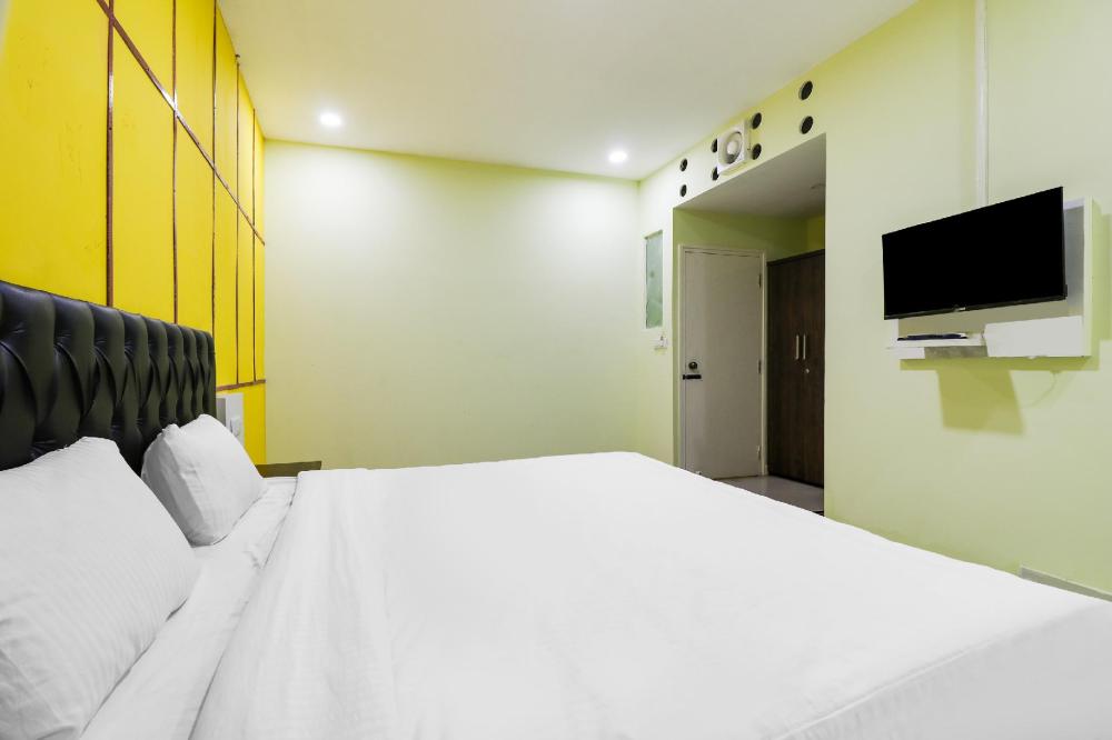 oyo hkh homes near royal meenakshi mall