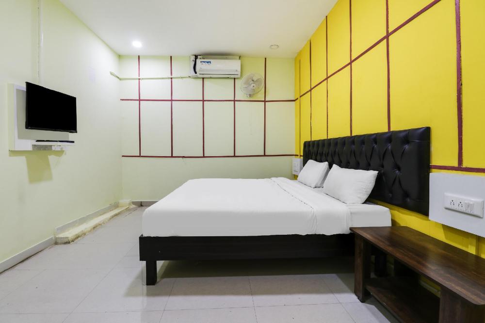 oyo hkh homes near royal meenakshi mall