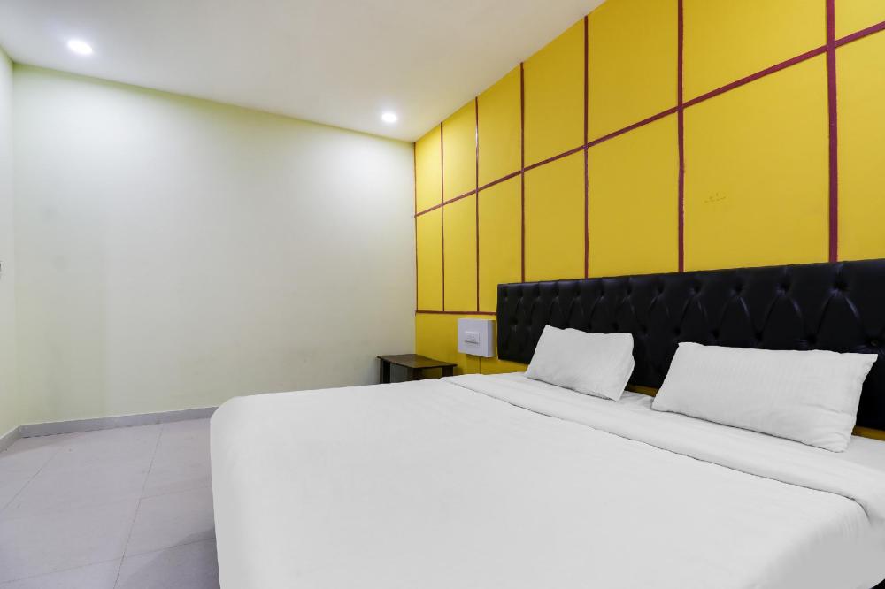 oyo hkh homes near royal meenakshi mall
