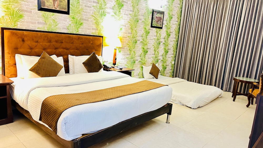click resort corbett tiger den