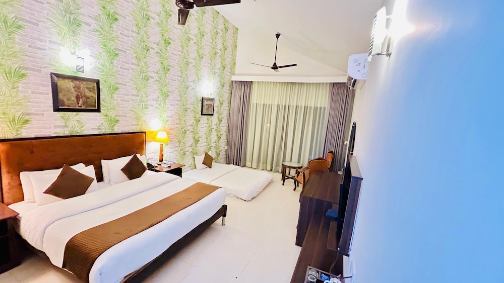 click resort corbett tiger den