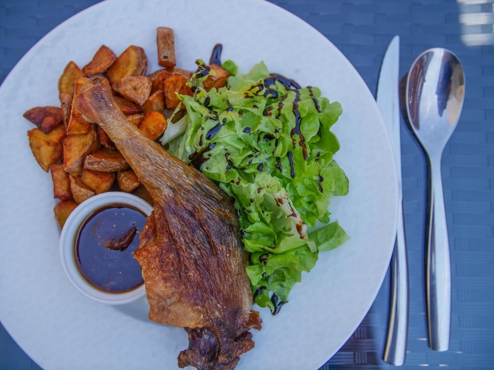 hotel inn design bourges resto novo